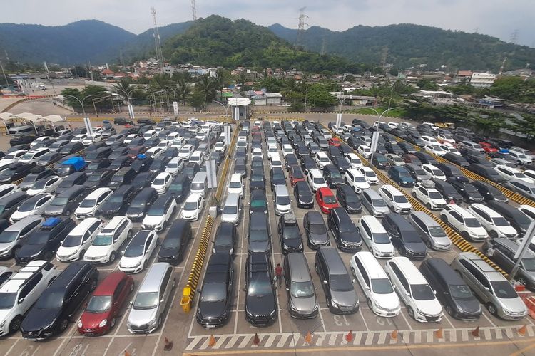 H-4 Lebaran, Pelabuhan hingga Jalan Tol Mulai Dipadati Pemudik