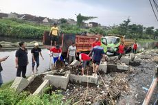 Cegah Banjir, Pemkot Semarang Bersihkan Timbunan Sampah yang Sumbat Aliran Sungai