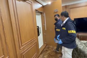 Polisi Temukan Brankas Tersembunyi saat Geledah Rumah di Sentul, Isinya 74 Kg Emas Batangan hingga Uang Dollar