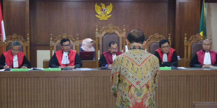 Mantan Kepala BPJN IX Maluku dan Maluku Utara, Amran HI Mustary, di Pengadilan Tipikor Jakarta, Rabu (12/4/2017).
