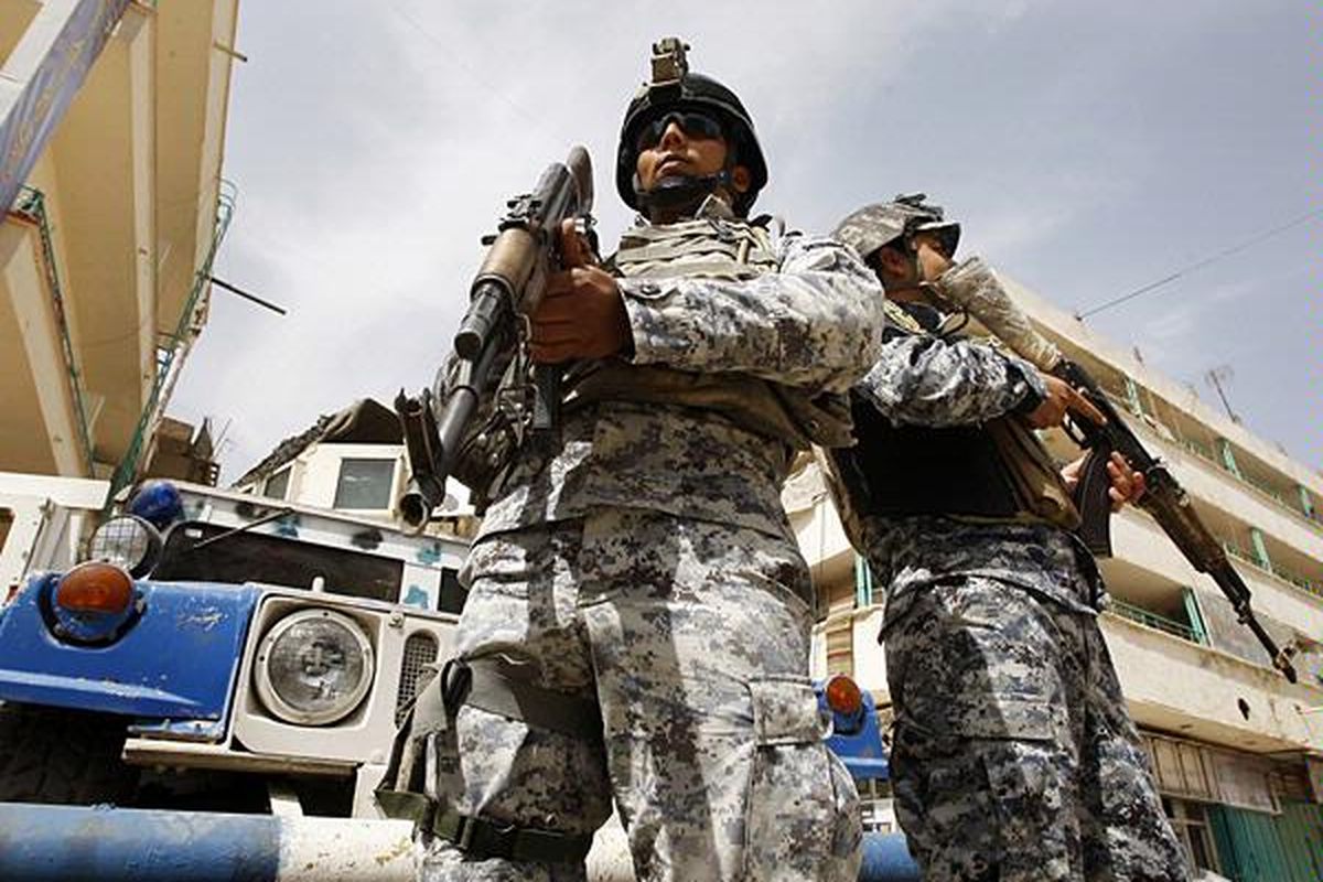 Keamanan di jalan-jalan ibu kota Irak, Baghdad, diperketat setelah  kerusuhan di penjara yang menewaskan delapan petugas  keamanan, termasuk seorang jenderal dan 10 orang lainnya, Minggu (8/5). Salah satu yang tewas adalah tersangka pelaku penyerangan gereja di Baghdad, yang menewaskan 50 orang, Oktober silam.