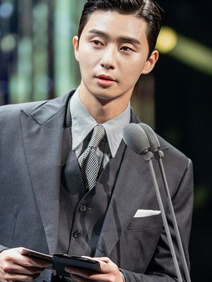 Aktor Park Seo Joon ketika menjadi cameo di drama Record of Youth