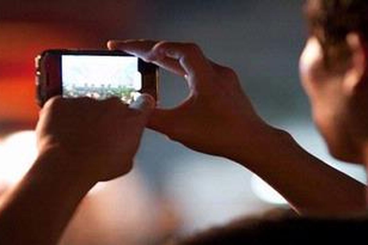 On the way out Apple is developing software that will sense when an iPhone user is recording a live event, and then switch off the devices camera  