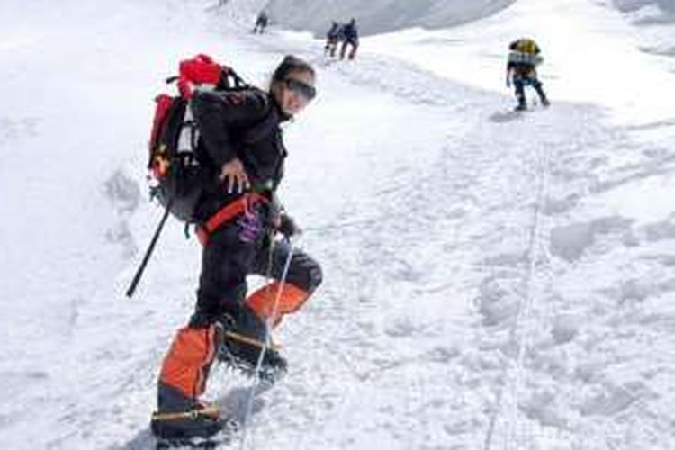 Lhakpa Sherpa memecahkan rekor sebagai perempuan yang paling banyak mencapai puncak gunung tertinggi di dunia.