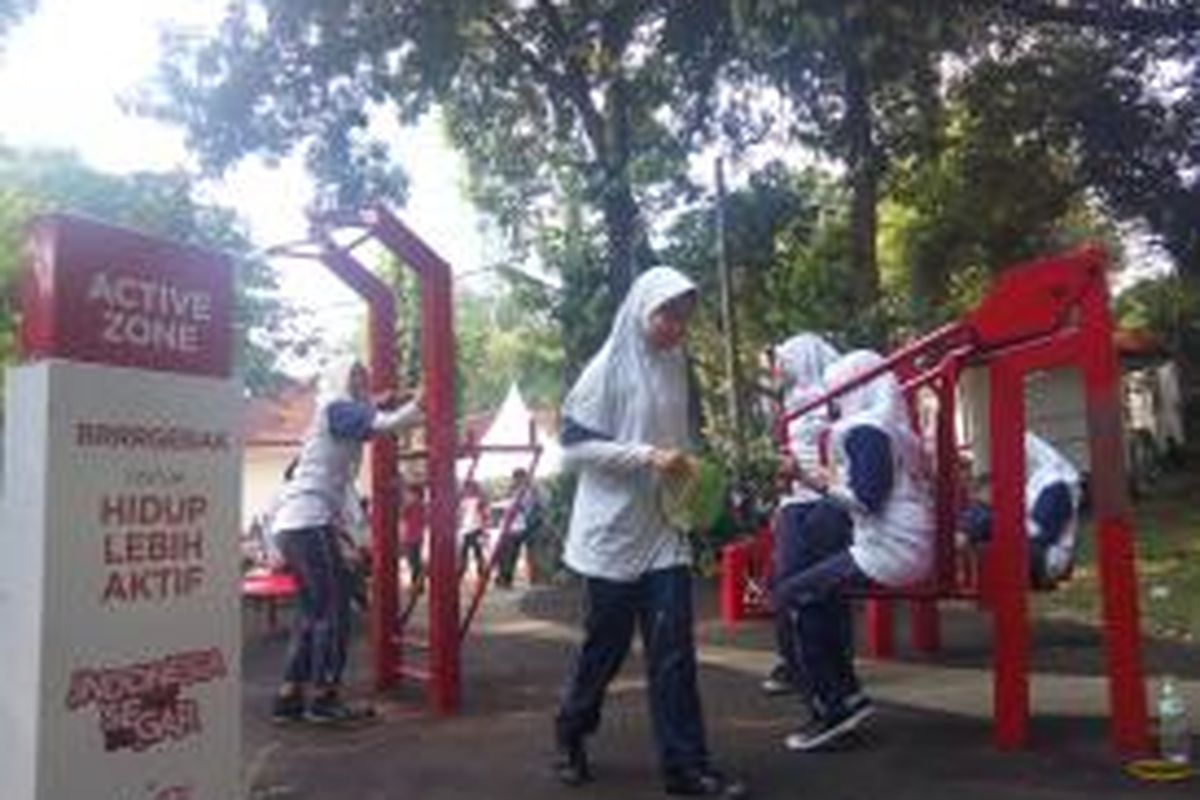 Fasilitas olahraga di Taman Langsat, Kebayoran Baru, Jakarta Selatan, Minggu (14/6/2015).