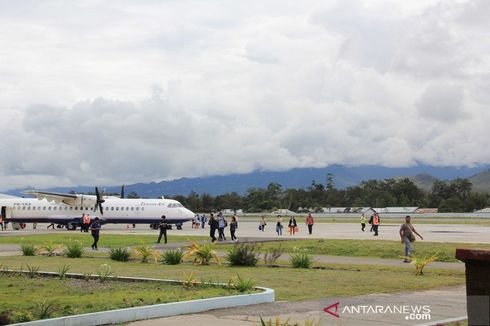 Sayap Pesawat Trigana Tergesek di Landasan Saat Mendarat di Bandara Wamena