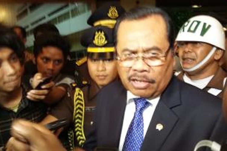 Jaksa Agung M Prasetyo saat memberikan keterangan di Gedung Kejaksaan Agung, Jakarta Selatan, Jumat (11/12/2015).