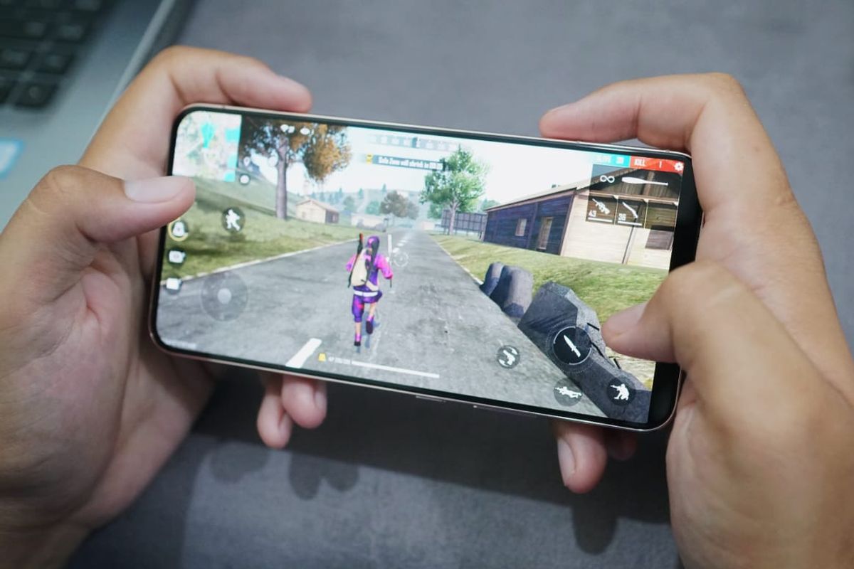 Test game Free Fire di Samsung Galaxy S22 Plus