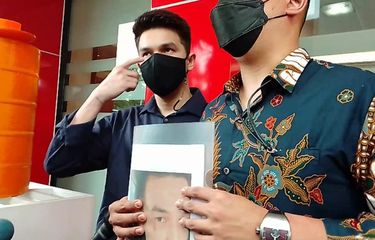 Artis peran Jonathan Frizzy saat ditemui di Polres Jakarta Selatan, Senin (27/9/2021).