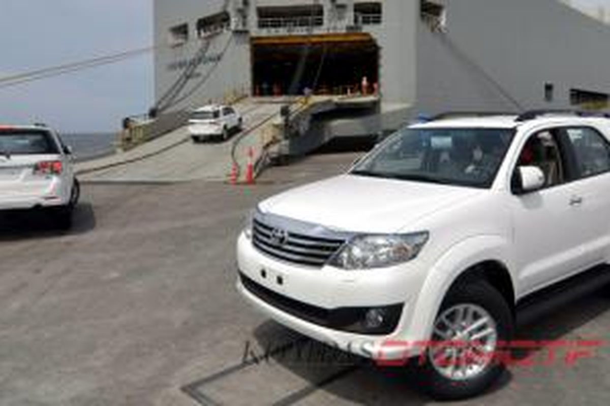 Ekspor Toyota Fortuner dari Indonesia