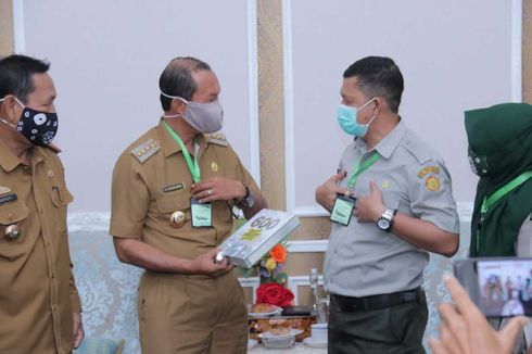 Kementan Akan Pasarkan Kalung Eucalyptus Antivirus Corona di Palembang