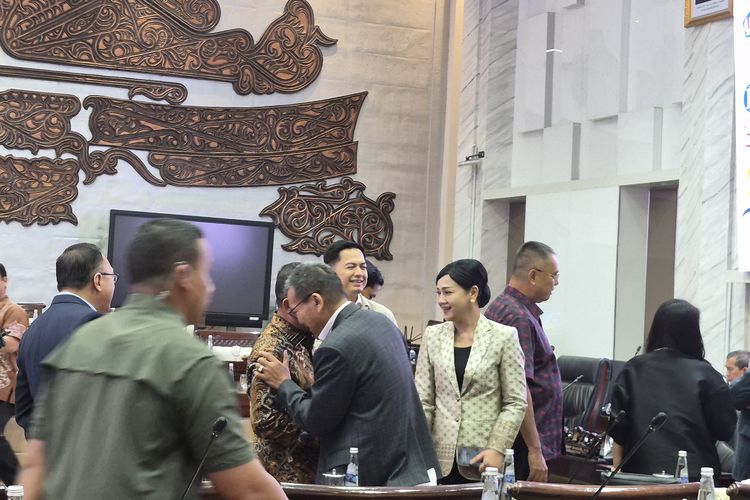 OJK Bungkam Usai Rapat Tertutup dengan DPR, Hanya Singgung Dana SAL