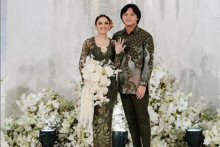 Pasangan penyanyi Mahalini (kiri) dan Rizky Febian telah bertunangan. Acara pertunangan digelar di The Langham Jakarta, Minggu (7/5/2023).