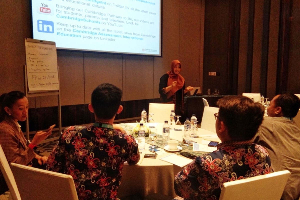 Salah satu grup panel diskusi dalam Cambridge International Conference 2018 (8/8/2018)