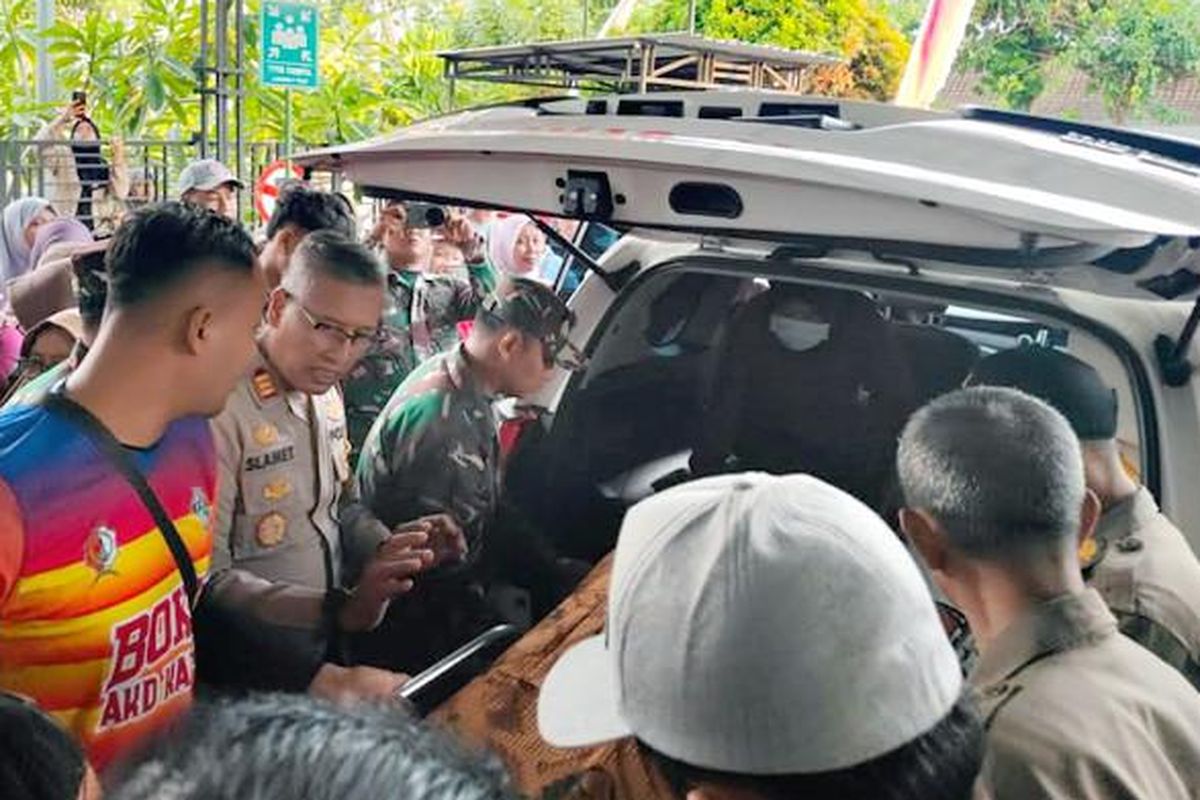 Guru SMPN 1 Kanor, Wiwik Indriyaningsih (41) meninggal dunia saat mengikuti gerak jalan atau Jalan Merdeka di Kecamatan Kanor, Bojonegoro, Jatim.