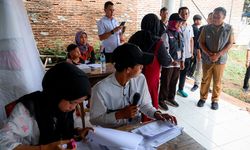 Pj Gubernur Banten Tinjau Sejumlah TPS di Kota Serang