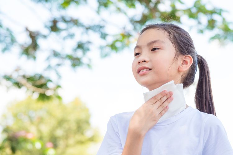 Ketahui beberapa cara mengatasi biang keringat pada anak