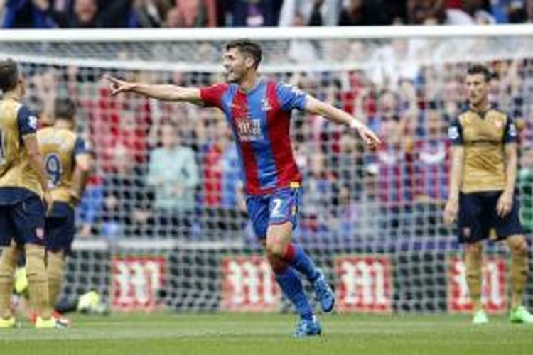 Bek Crystal Palace, Joel Ward, merayakan gol ke gawang Arsenal pada laga Premier League di Stadion Selhurst Park, London, Minggu (16/8/2015).