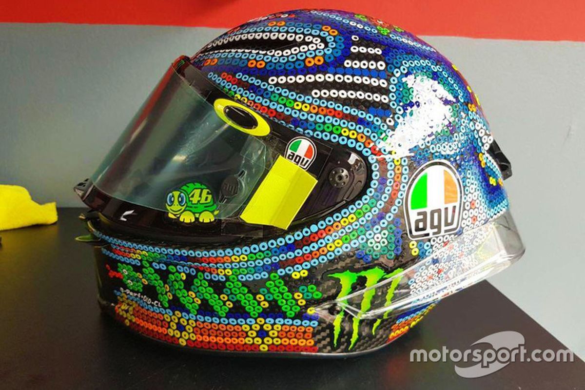 Helm baru Valentino Rossi yang terinspirasi seni Meksiko