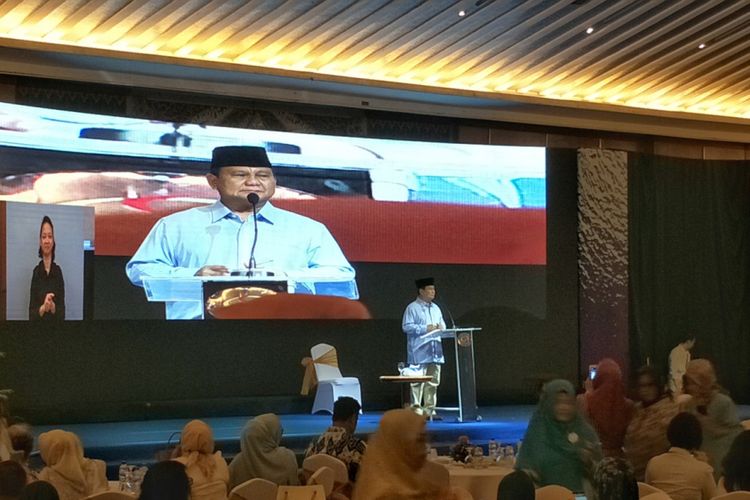 Calon presiden nomor urut 02 Prabowo Subianto saat berpidato pada acara peringatan Hari Disabilitas Internasional, di Hotel Sahid Jaya, Jakarta, Rabu (5/12/2018).