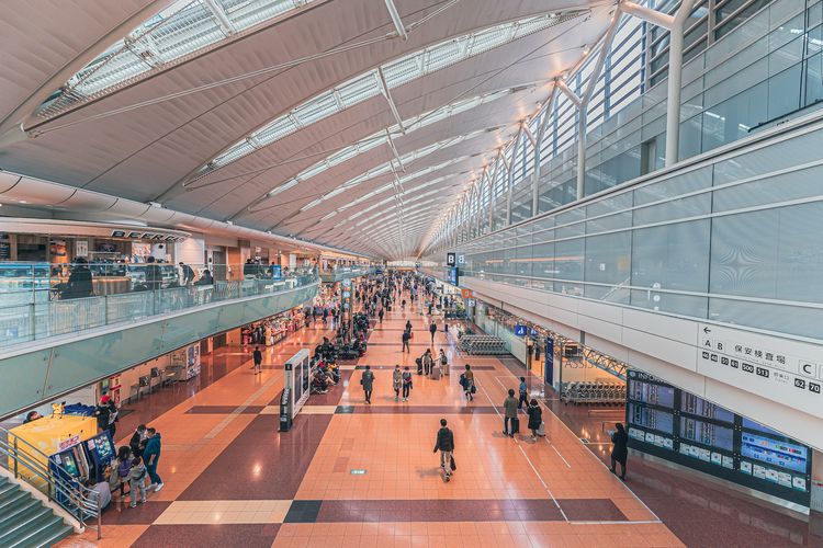 Bandara Internasional Haneda di Jepang.