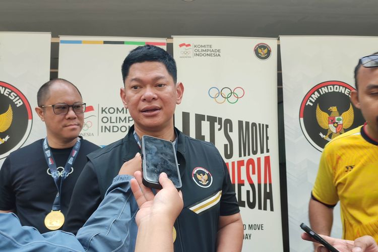 Presiden NOC Indonesia, Raja Sapta Oktohari, ketika memberikan keterangan