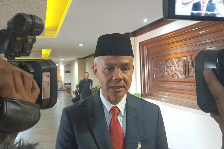 Gubernur Jawa Tengah (Jateng) Ganjar Pranowo usai menghadiri rapat paripurna DPRD Jateng, Senin (22/5/2023).