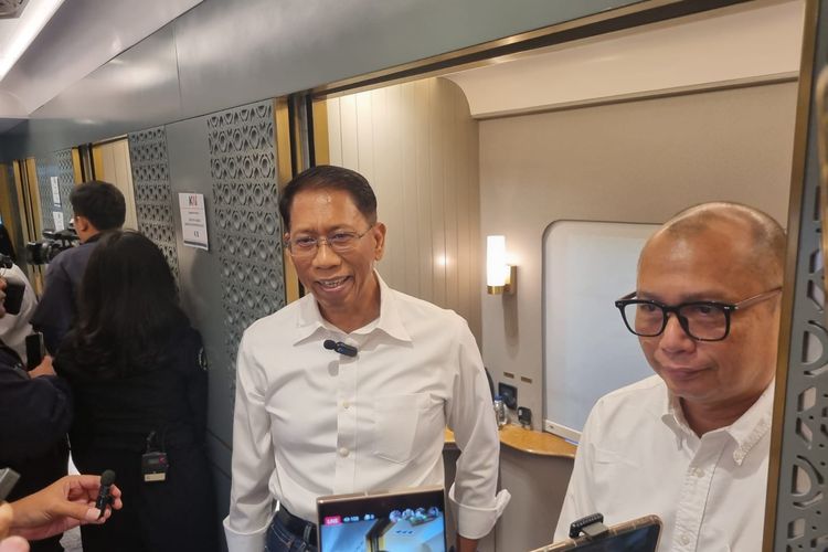 Direktur Utama KAI Didiek Hartantyo saat diwawancarai disela Joy Ride Kereta Suite Class Compartement, Rabu (4/10/2023).