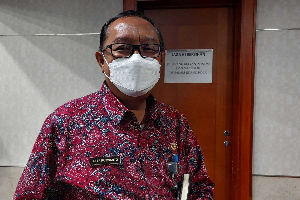 Kepala Dinas Lingkungan Hidup (DLH) DKI Jakarta Asep Kuswanto menyebut ada sekitar 600 PJLP di Dinas LH Jakarta yang akan terdampak aturan usia maksimum dalam Keputusan Gubernur DKI Jakarta Nomor 1095 Tahun 2022,  Kamis (15/12/2022). 