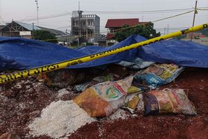 Timbunan Sembako Presiden di Depok, Kenapa Kemensos Tak Tahu soal Kerjasama dengan JNE?