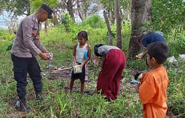 Cerita Bripka Safrijal Ajak Pelajar di Pulau Manipa Maluku Olah ...