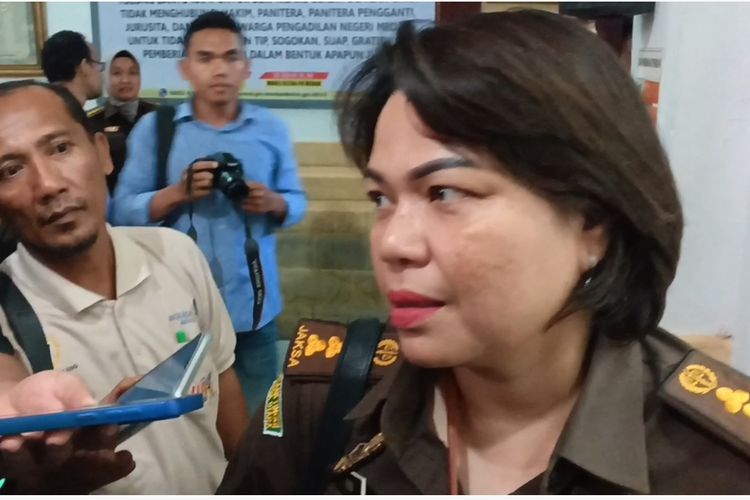 Jaksa Rahmi saat diwawancarai wartawan usai sidang putusan kasus penganiayaan yang melibatkan AKBP Achiruddin di Pengadilan Negeri Medan, Senin (26/9/2023)