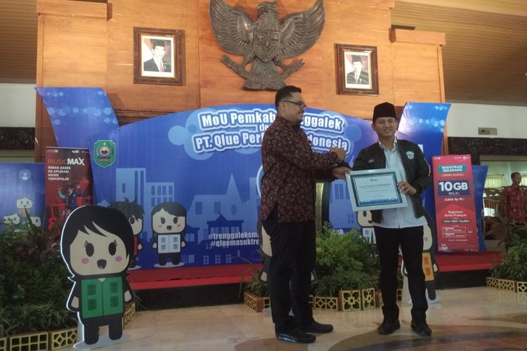 Plt. Bupati Trenggalek, Mochammad Nur Arifin, meresmikan penggunaan aplikasi Qlue di pendopo kabupaten, Kamis (12/04/2018).