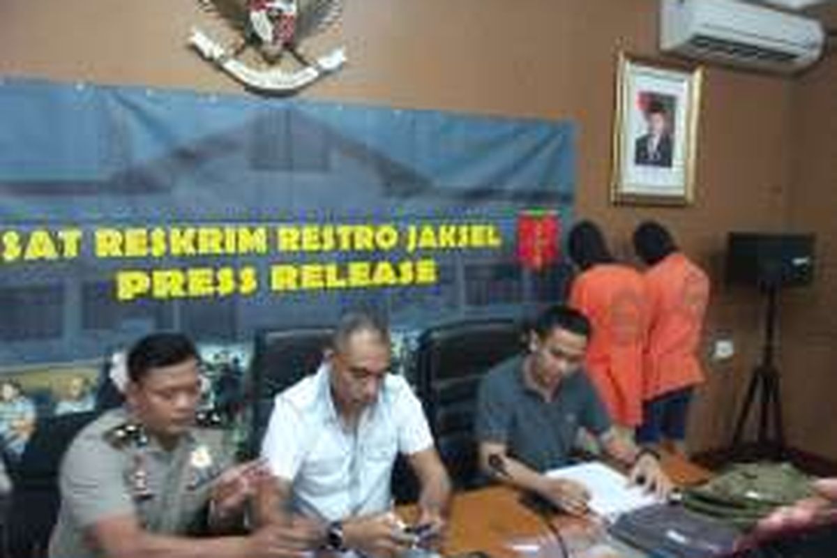 Polres Metro Jakarta Selatan saat merilis pengungkapan kasus pencurian rumah, Rabu (27/4/2016).