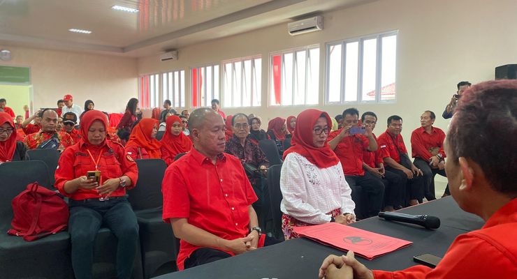 Serahkan Formulir Pendaftaran Bacabup, Mantan Wabup Banyumas Berharap Dapat Rekomendasi PDI-P