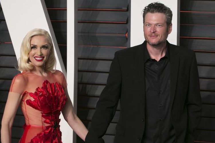 Gwen Stefani dan Blake Shelton tiba di Vanity Fair Oscar Party di Beverly Hills, California, Minggu (28/2/2016).