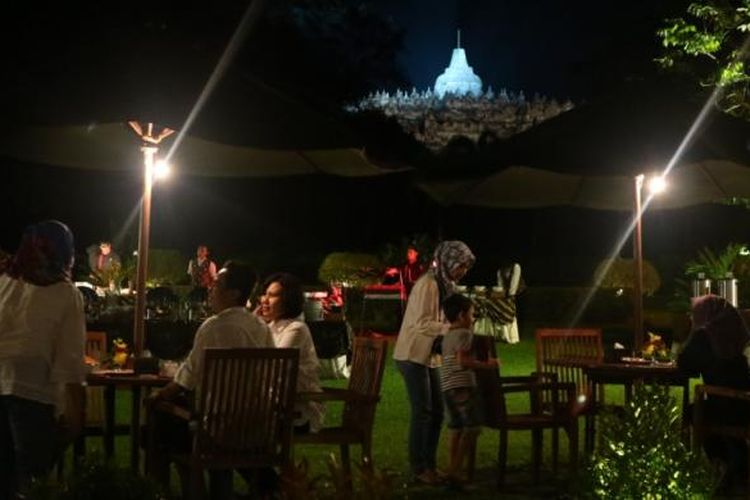 Suasana Barbeque Dinner di Manohara Resort and Spa Borobudur, Magelang, Jawa Tengah.