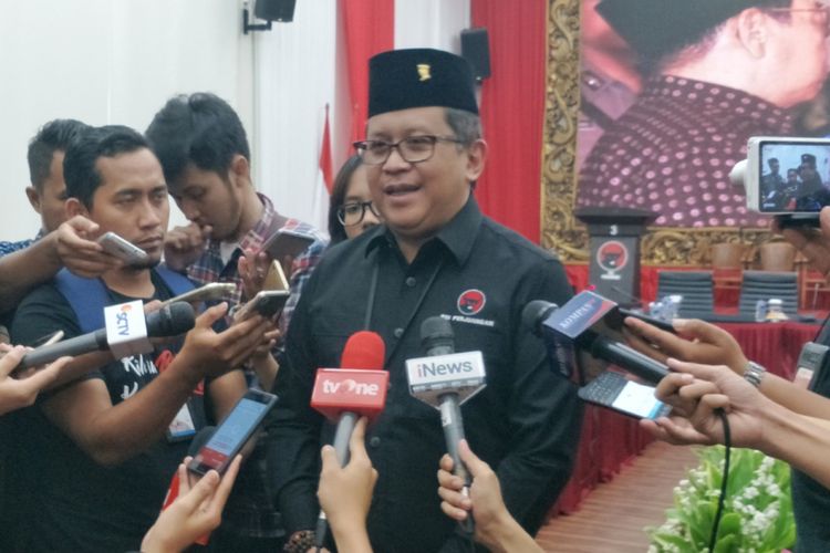 Sekjen Partai Demokrasi Indonesia Perjuangan (PDI-P) Hasto Kristiyanto saat ditemui di kantor DPP PDIP, Menteng, Jakarta Pusat, Rabu (18/4/2018). 