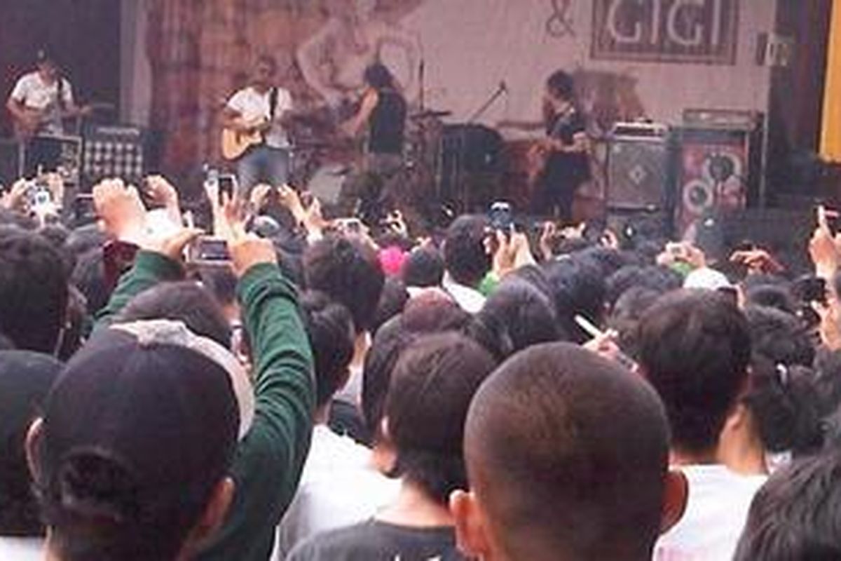 Iwan Fals menggelar konser serial 