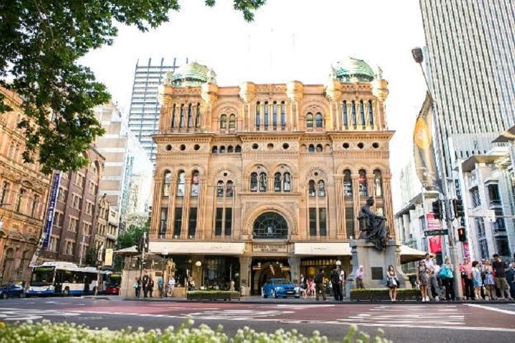 Pusat perbelanjaan mewan nan klasik di Sydney, Queen Victoria Building.