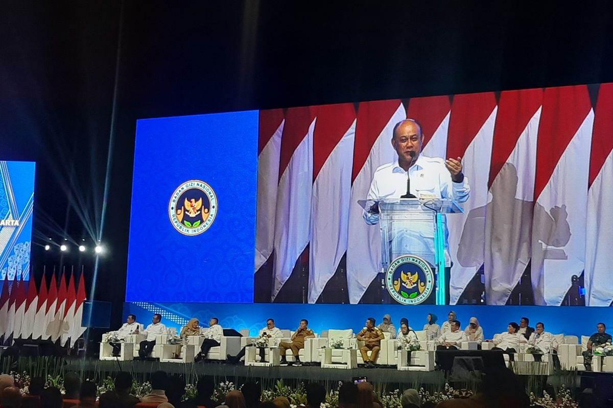 Kepala BGN Dadan Hindayana dan sejumlah kepala daerah melakukan rapat konsolidasi Regional bersama Pemerintah Provinsi Jawa Barat, Banten, dan DKI Jakarta di Sentul International Convention Center (SICC), Kecamatan Babakan Madang, Kabupaten Bogor, Jawa Barat, Senin (13/10/2025).