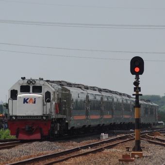 Ilustrasi kereta api. Cek jadwal dan harga tiket KA Argo Merbabu Gambir?Semarang Tawang PP per 1 Desember 2025 setelah dilakukan penyesuaian operasional PT KAI.