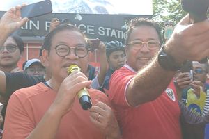 Pramono Anung-Rano Karno Karaoke Bareng Warga di CFD, Nyanyikan 'Si Doel Anak Betawi'