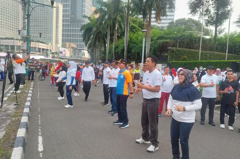 Para Pejabat Pemprov DKI Senam Bersama Ratusan Warga di Car Free Day Jakarta