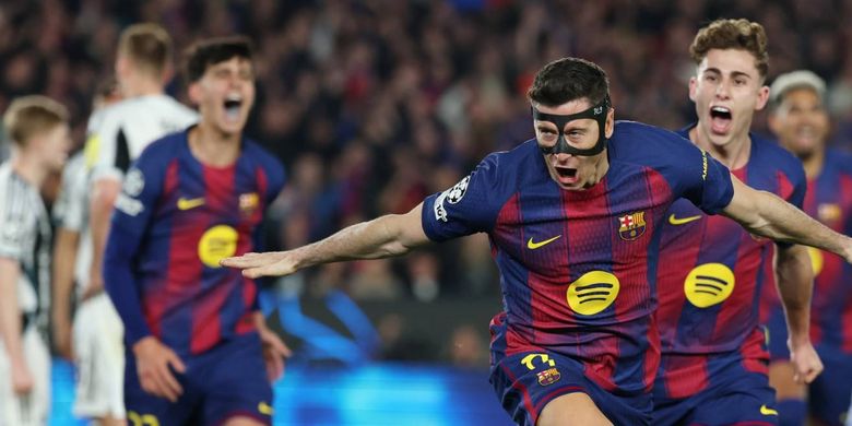 Penyerang Barcelona, Robert Lewandowski, merayakan gol kelima timnya pada laga leg kedua babak 16 besar Liga Champions antara FC Barcelona dan Newcastle United di stadion Camp Nou di Barcelona, ??pada 18 Maret 2026.