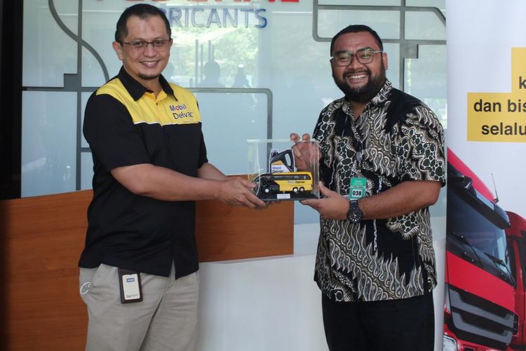 MOBIL? LUBRICANTS HADIR BERSAMA IPOMI BERIKAN SAFETY KIT UNTUK ANGKUTAN UMUM BUS 
