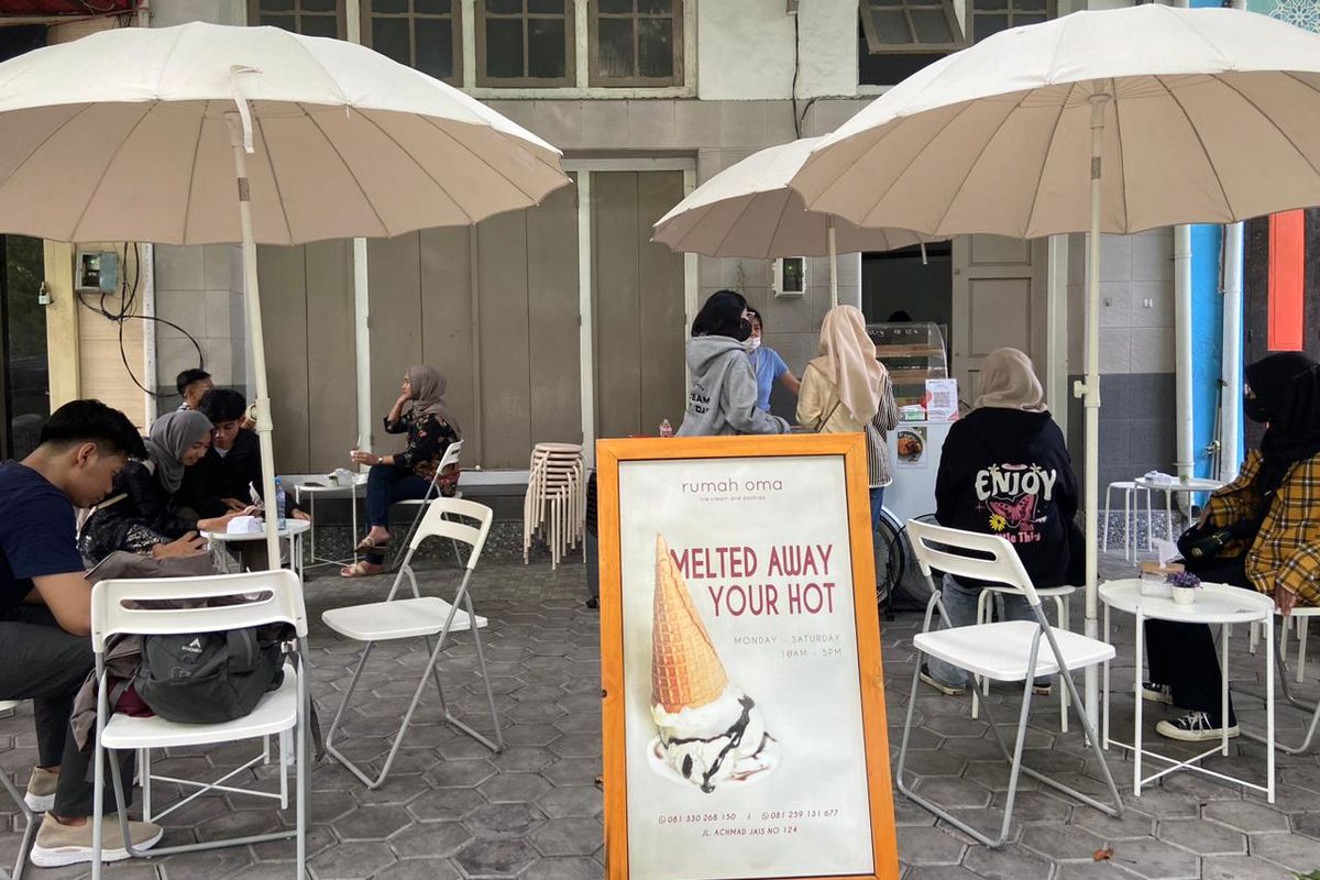 Rumah Oma Surabaya, kedai es krim di Surabaya yang dibuka di depan rumah sang owner, Jl. Achmad Jais, Peneleh Surabaya