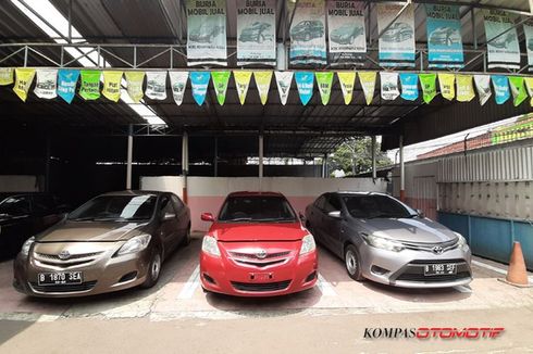 Beli Mobil Bekas Taksi, Kenali Beda Unit Pelat Hitam dan Kuning