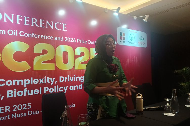Direktur Jenderal Energi Baru, Terbarukan, dan Konservasi Energi Kementerian ESDM Eniya Listiani Dewi&nbsp;menjelaskan uji lab dan uji jalan program B50 dalam Indonesia Palm Oil Conference 2025, Kamis (13/11/2025).