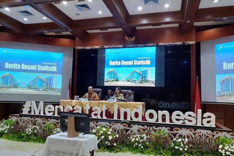 Kepala Badan Pusat Statistik (BPS) Suhariyanto saat memaparkan ekspor impor November 2019 di Gedung BPS, Jakarta, Senin (16/12/2019).